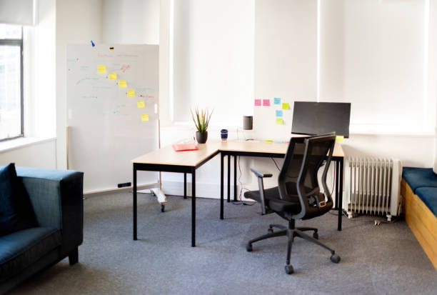 صندلی اداری جمع شونده برای فضا های کاری کوچک